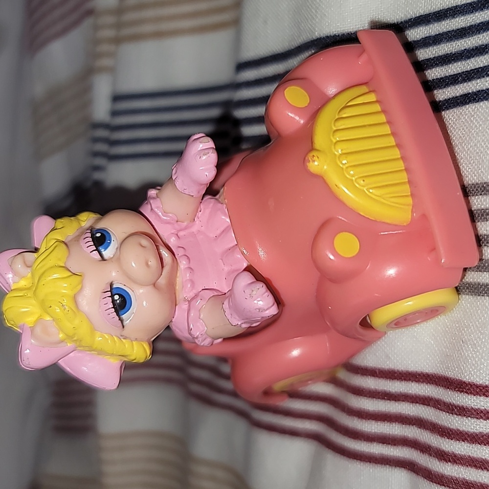 Vintage 1986 the Miss Piggy Muppet Babies PVC Mini Figure with car